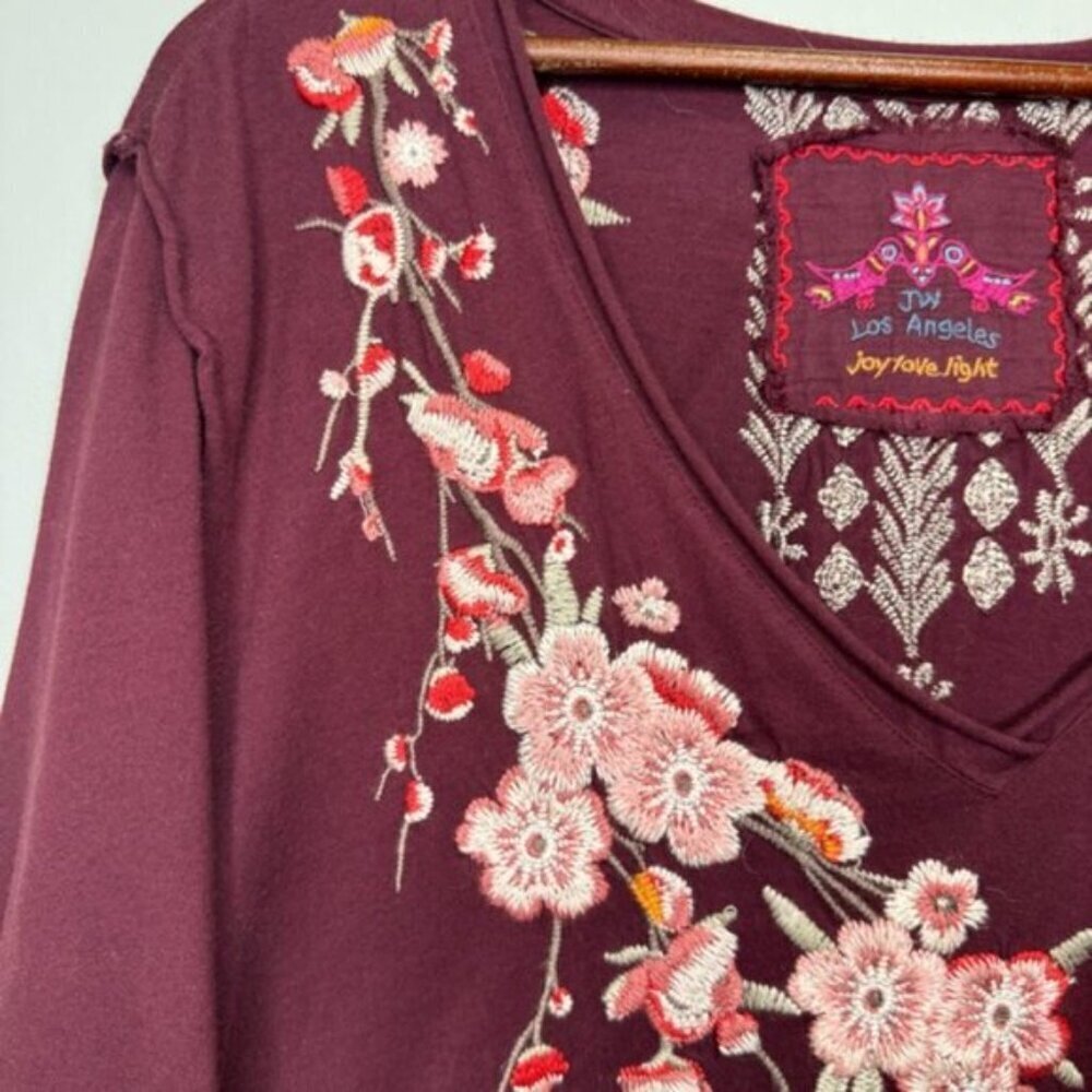 Johnny Was JW Los Angeles Embroidered Vneck Shark Bite Hem Tunic Top - Picture 7 of 12